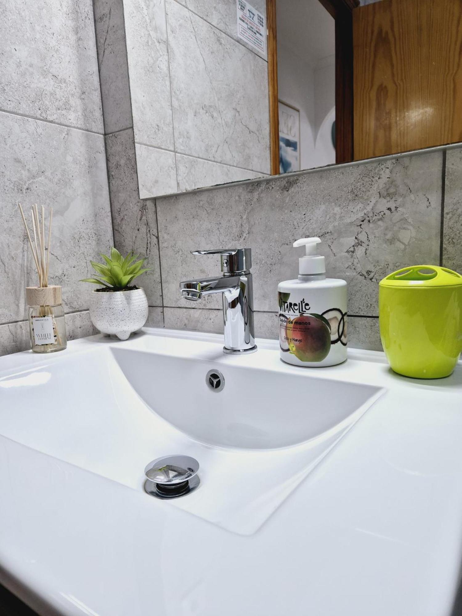 טורבייחה La Casa De Veronica - Serene Apartment With Shared Pool, Steps From The Beach מראה חיצוני תמונה